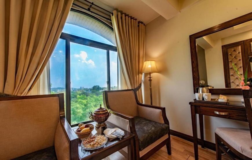 Envoy Continental Hotel